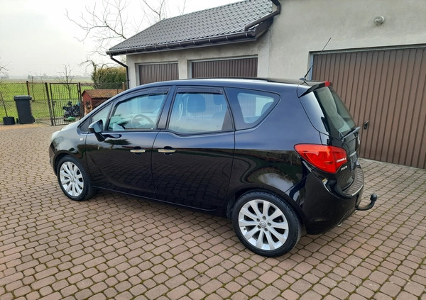 Opel Meriva cena 22900 przebieg: 208000, rok produkcji 2011 z Krośniewice małe 379